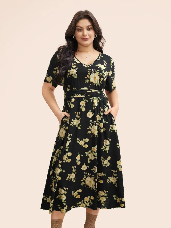 Plus size dresses with soft skirts feel light -Floral Gathered Shirred Flutter Sleeve Dress