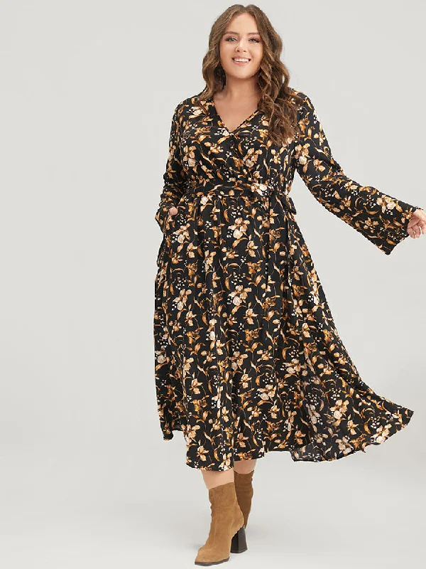 Plus size dresses for everyday wear stay tough -Floral Pocket Bell Sleeve Belted Split Flutter Dress