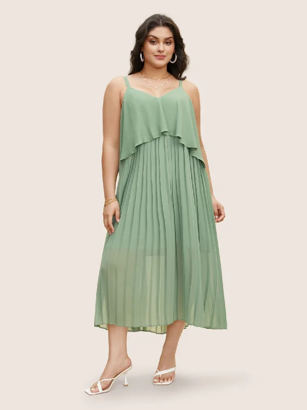 Plus size dresses with scoop necklines feel classic -Plain Tiered Ruffles Pleated Cami Dress