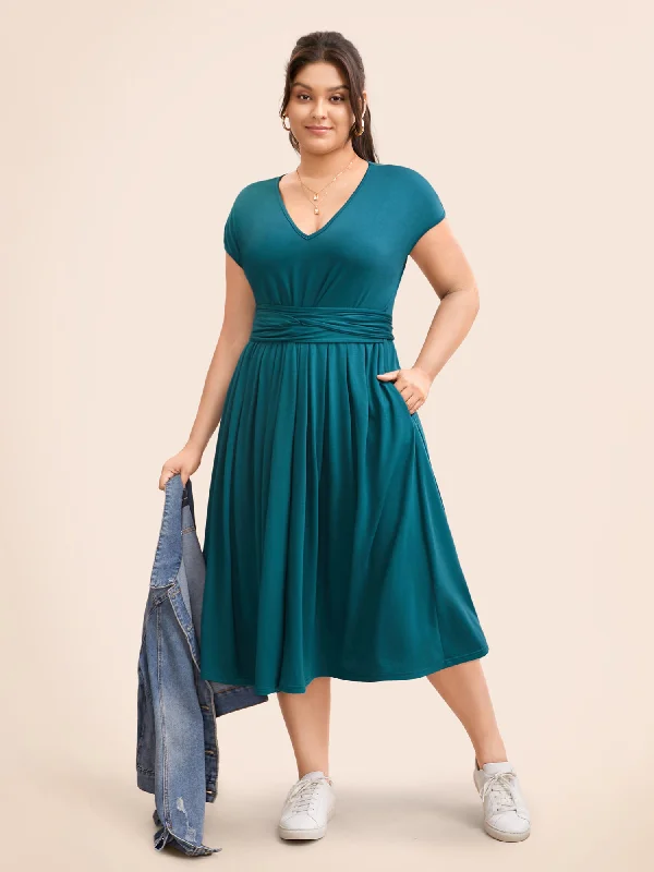 Plus size dresses with soft skirts feel light -Solid Tie Knot Pleated Cap Sleeve Dress