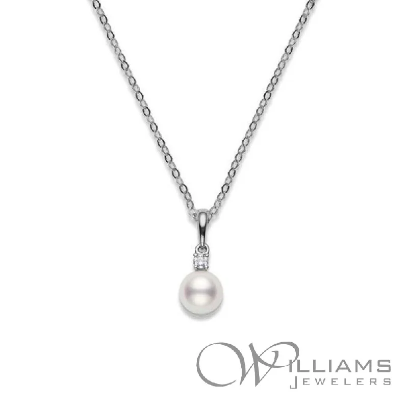 Stunning necklaces and pendants with chakra stones for healing and balance-Mikimoto 18 Karat Pearl Pendant