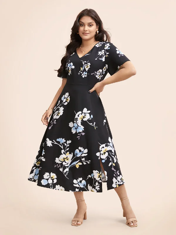 Plus size dresses for bold looks stand out -Silhouette Floral Print Split Hem Dress