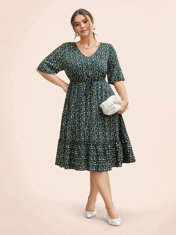 Plus size dresses with unique patterns catch eyes -Ditsy Floral Frill Trim Tie Knot Dress