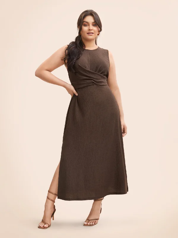 Plus size dresses with sleek finishes stay polished -Twist Front Split Hem Sleeveless Dress