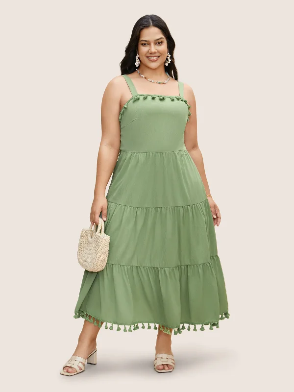 Plus size dresses with sturdy hems stay firm -Solid Ruffle Layered Hem Tassel Trim Dress