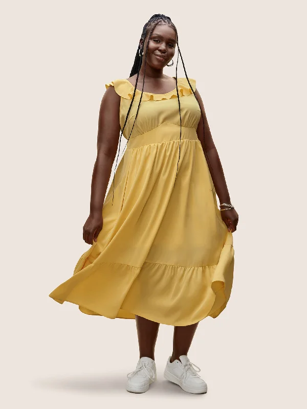 Chic plus size dresses for evenings drape perfectly -Plain Shirred Ruffle Trim Sleeveless Dress