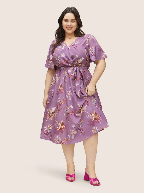 Plus size dresses with stretchy knits hug curves -Floral Print Pocket Wrap Belted Dress