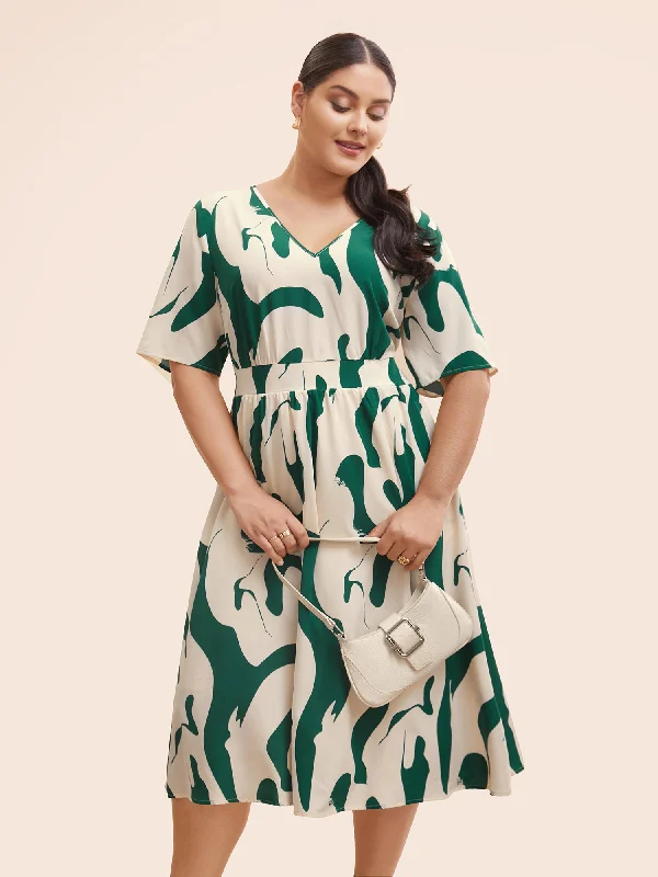 Plus size dresses featuring quilted textures add depth -Geometric Print Shirred Gathered Dress