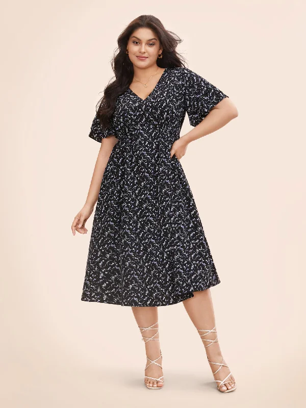 Plus size dresses with bright hues feel lively -Ditsy Floral Tiered Ruffle Sleeve Midi Dress