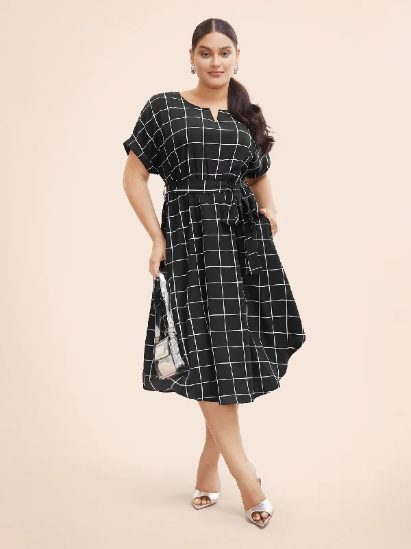 Plus size dresses with supportive linings feel great -Plaid Notched Collar Dolman Sleeve Dress