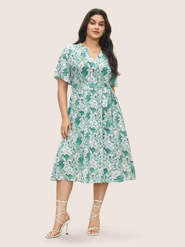 Plus size dresses with floral appliques feel sweet -Floral Print Notched Belted Midi Dress