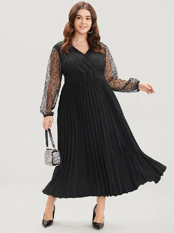 Plus size dresses featuring boho vibes are chic -Solid Lace Pocket Elastic Waist Surplice Neck Pleated Dress