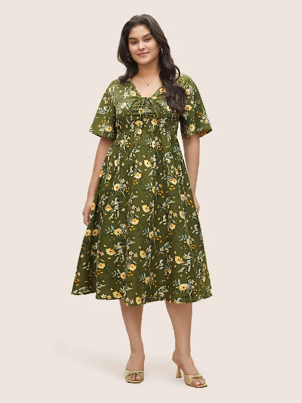 Plus size dresses featuring satin finishes feel smooth -Floral Elastic Waist Drawstring Pocket Dress