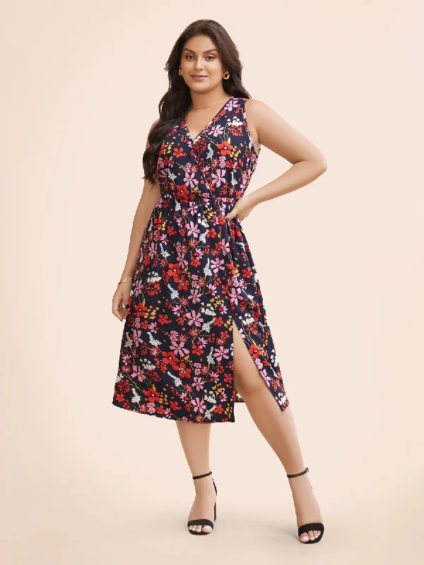 Plus size dresses with playful details add charm -Floral Print Split Hem Sleeveless Dress