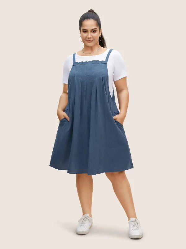 Plus size dresses with durable weaves endure wear -Plain Pleated Pocket Sleeveless Dress