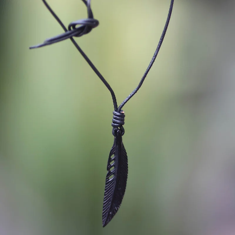 Best necklaces and pendants with statement designs for a fashionable accessory-Men's Crow Feather Totem Buffalo Horn Necklace