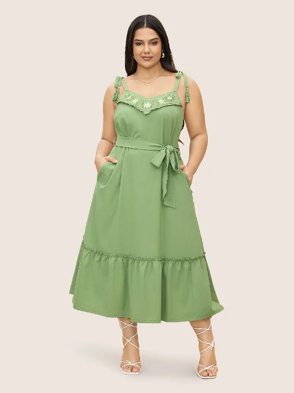 Plus size dresses with soft cotton feel comfy -Floral Embroidered Tassel Pleated Frill Trim Dress