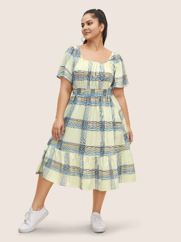 Plus size dresses with tough fabrics age well -Plaid Elastic Waist Gathered Midi Dress