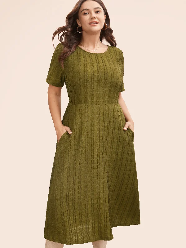 Plus size dresses with comfy fits ease days -Solid Textured Crew Neck Midi Dress