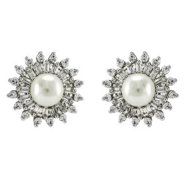 Best hoop earrings with lever-back closures for secure and easy wear-Beatriz Pearl And Crystal Stud Statement Earrings