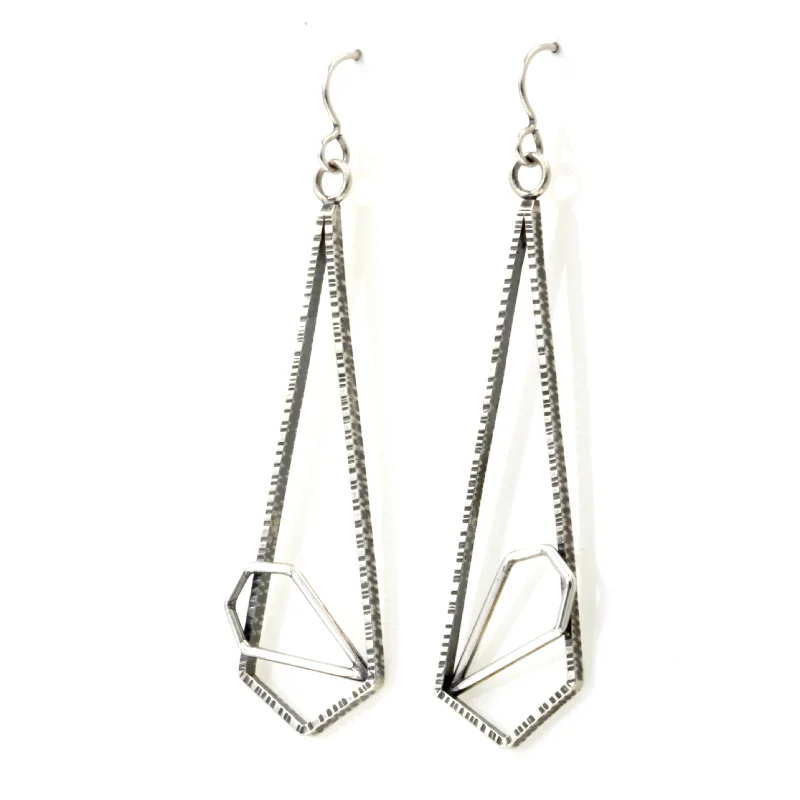 Best hoop earrings with snake chain details for a sleek and modern touch-Textured Polygon Earring